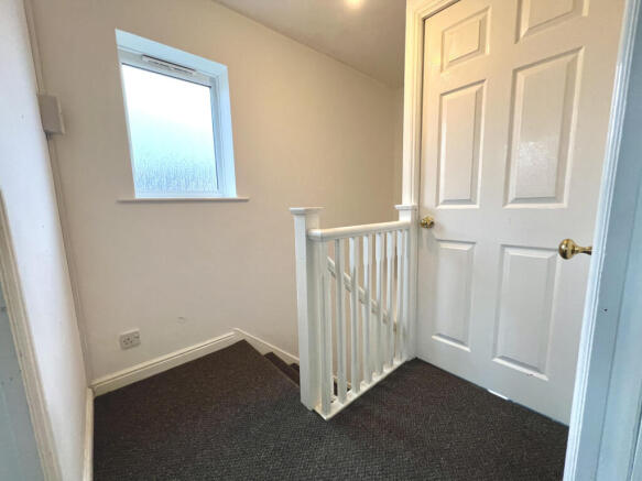 2 bed Semi-Detached to rent Image 9