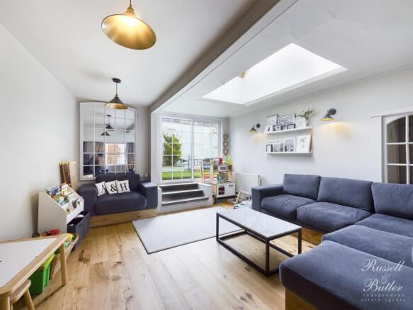 CAM00829P1-PR0336-STILL01