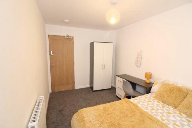 4 bed House Share to rent Image 12