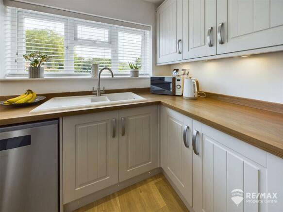 Kitchen (8).jpg