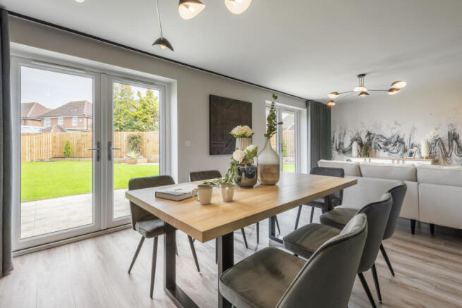 5 bed Detached for sale Image 4