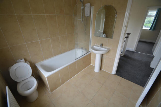 4 bed House to rent Image 7