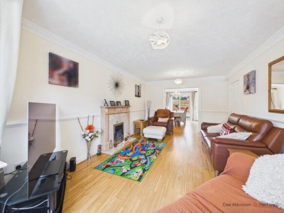 5 bed Detached for sale Image 7
