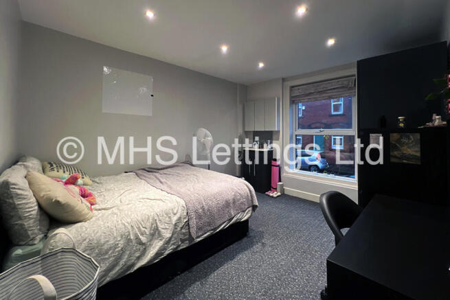 6 bed Terraced to rent Image 5