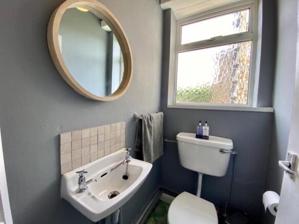 SEPARATE CLOAKSROOM/W.C