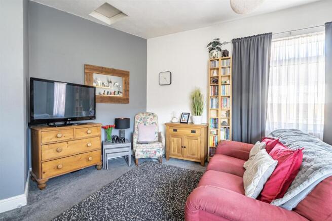 1 bed Flat for sale Image 4