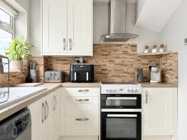 8, The Crest, Dunstable LU5 4RG
