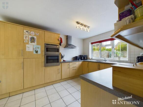 CAM03218G0-PR0344-STILL023