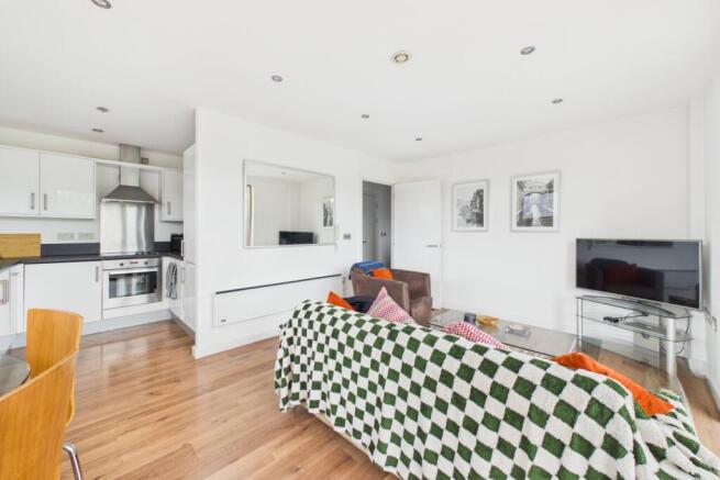 2 bed Apartment for sale Image 5