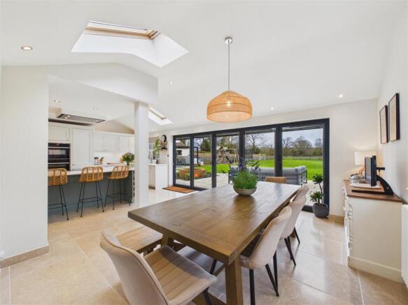 4 bed Detached for sale Image 8