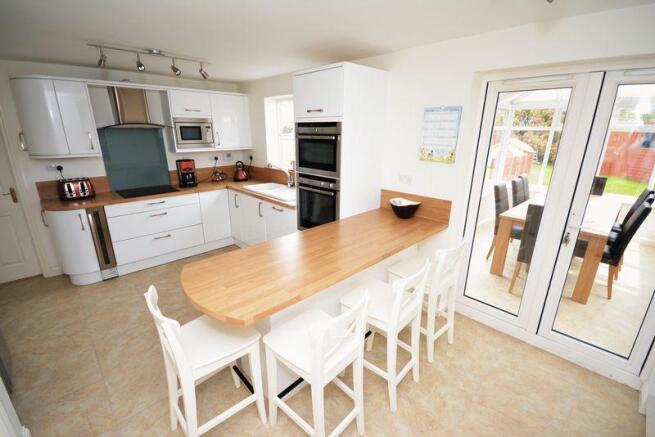 Kitchen / Brea...