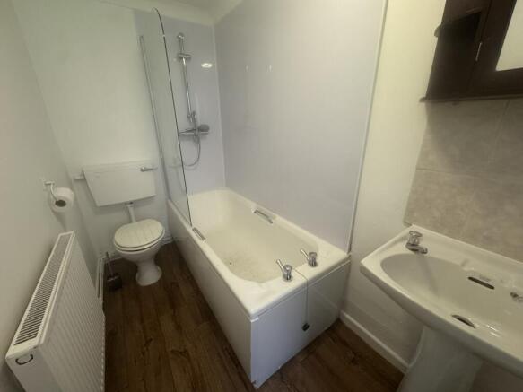 2 bed Terraced to rent Image 4