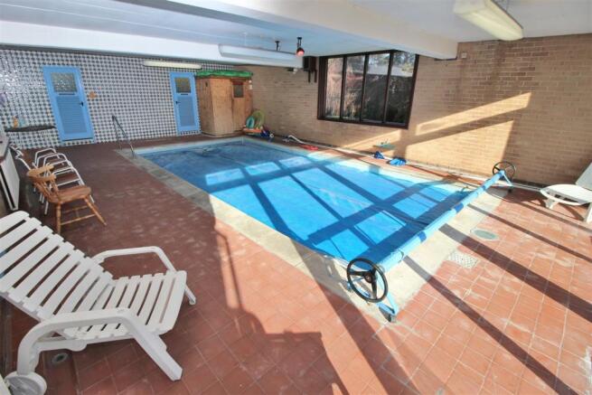 POOL 1.JPG