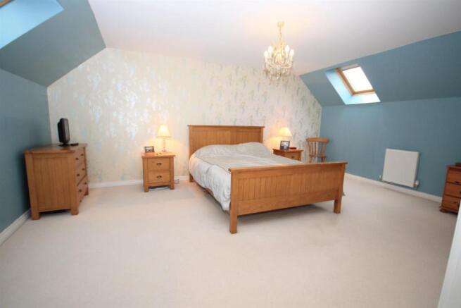 MASTER BEDROOM SUITE