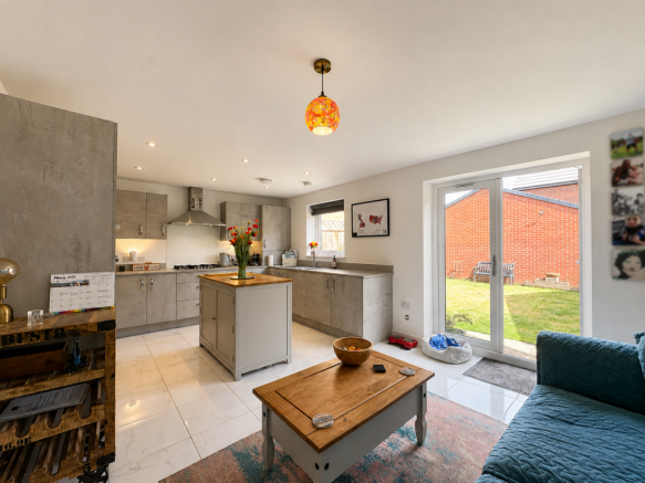 4 bed Detached for sale Image 6