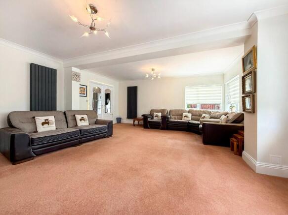 4 bed Detached for sale Image 12