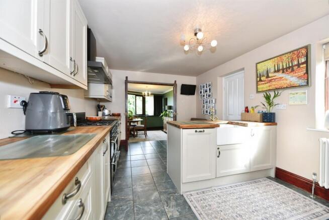 3 bed Detached for sale Image 5