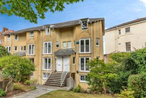 8, Kensington Court, Royal Park, Clifton, Bristol BS8 3DJ