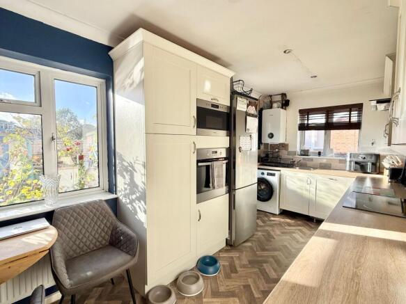 Long Lane Close, Holbury, SO45 photo 3