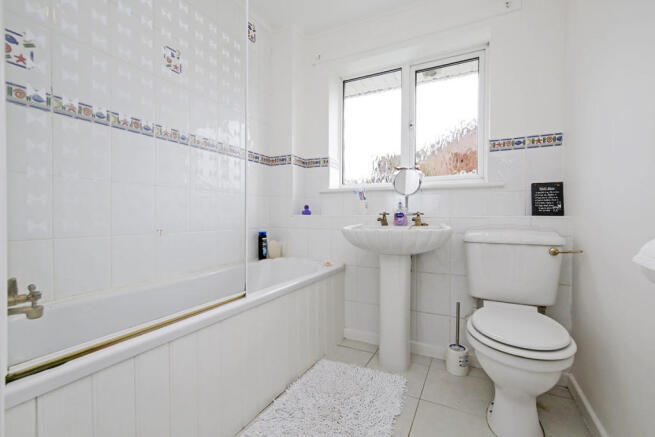 Family Bathroom / WC