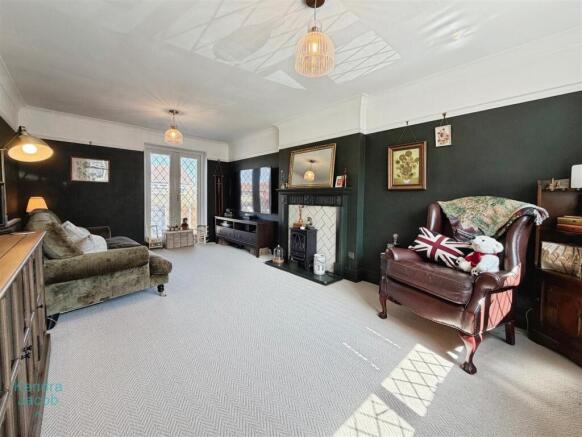 4 bed Detached for sale Image 11