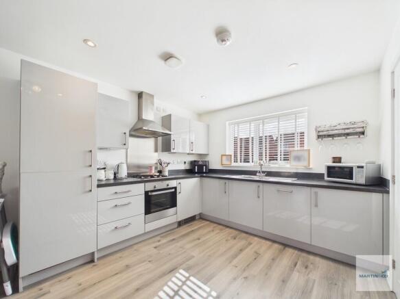 CAM03394G0-PR0472...