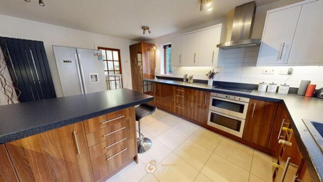 4 bed Detached for sale Image 7