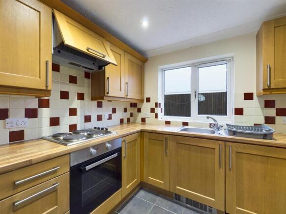 7 Vicarage Gardens NEW Jan 2021 (13).jpg