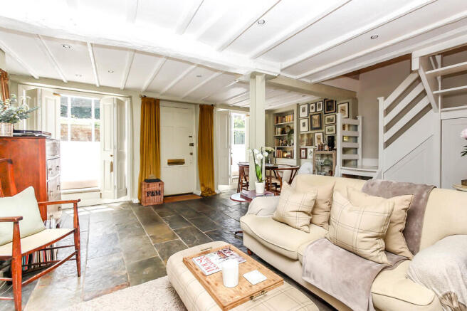 Lounge/Dining Roo...