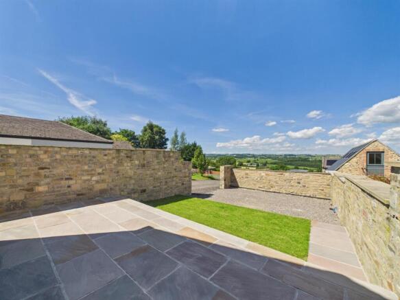 4 bed Detached for sale Image 11