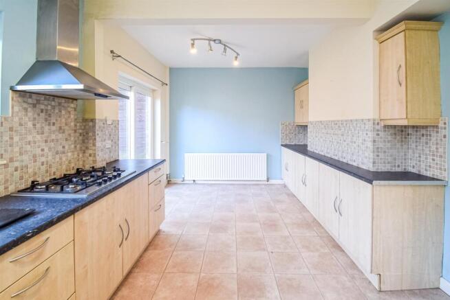 3 bed Semi-Detached to rent Image 4
