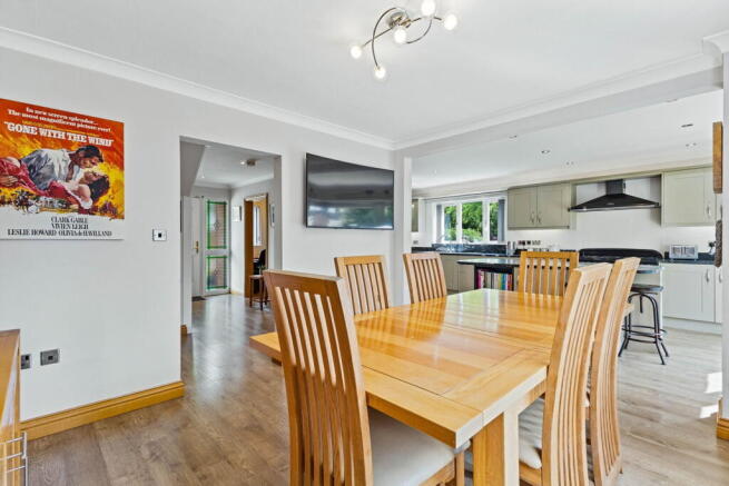 4 bed Detached for sale Image 10