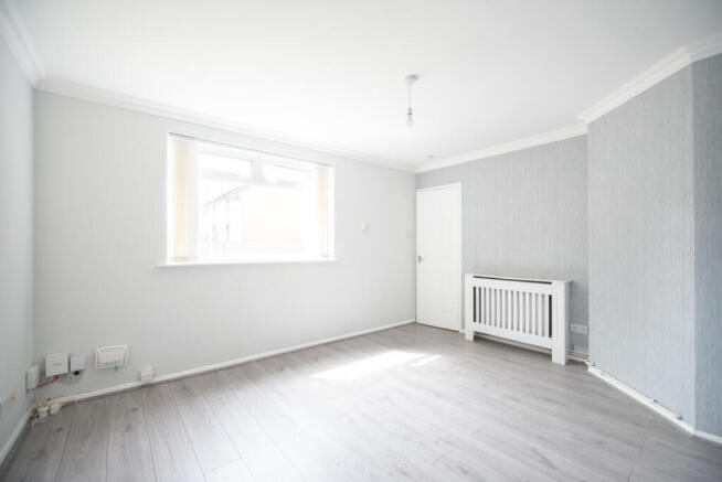 2 bed Semi-Detached to rent Image 4