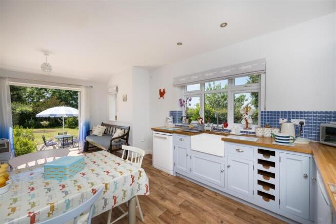 3 bed Semi-Detached for sale Image 4