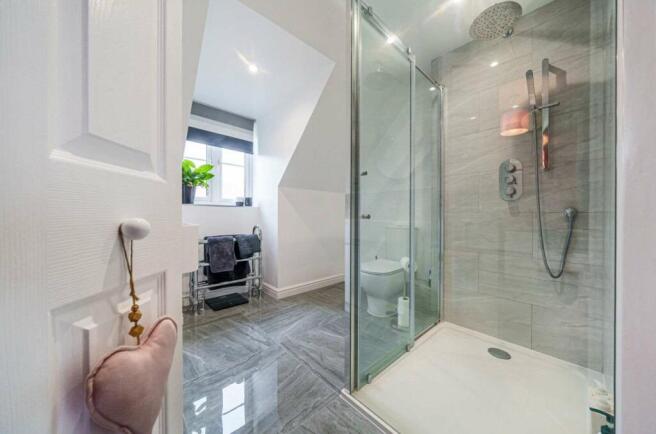 Ensuite to Bed 1