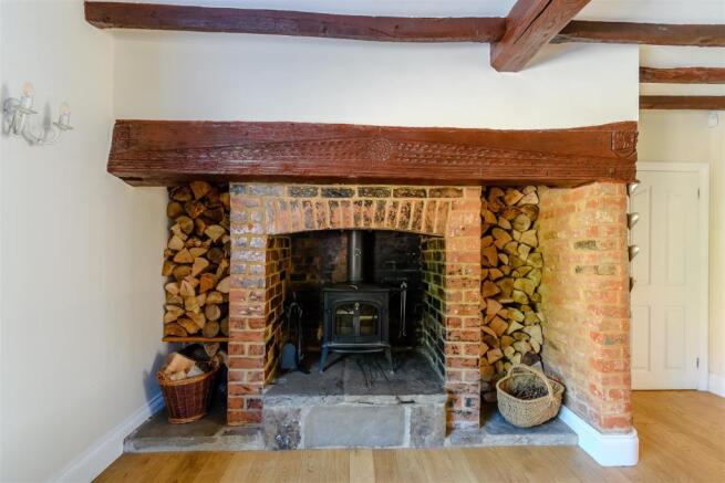 8417441-interior10.jpg