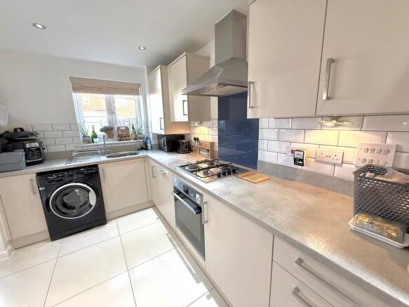 2 Wilcox Way Kitc...