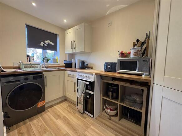 Well fitted kitchen