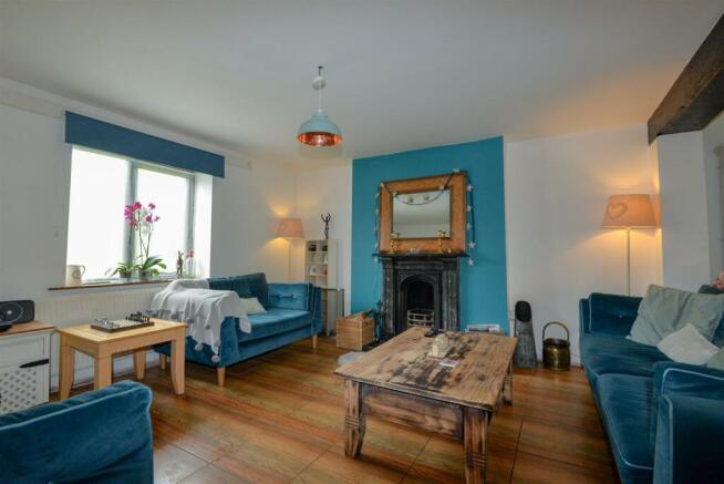 Living Room 3.jpg