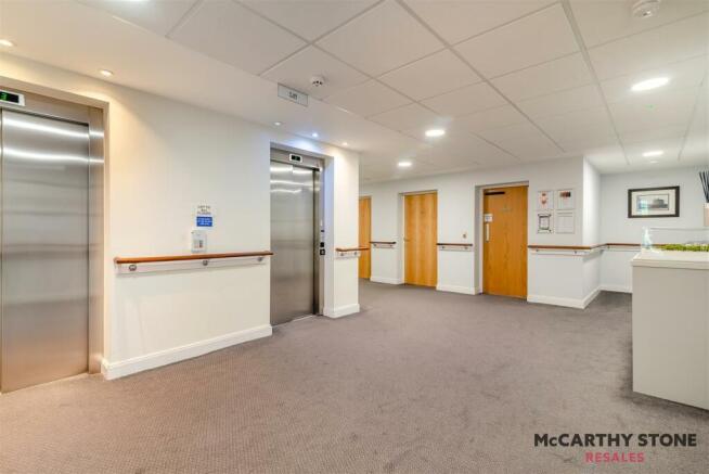 8609757-interior14.JPG
