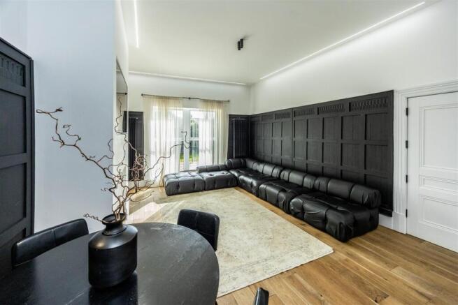 6 bed Semi-Detached to rent Image 9