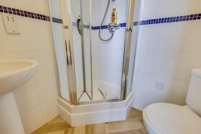 2 bed Flat for sale Image 11