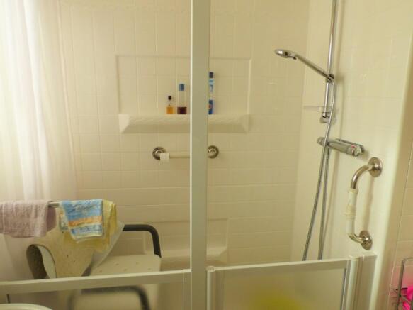 family shower room