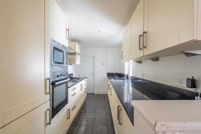 4 bed Town House for sale Image 8