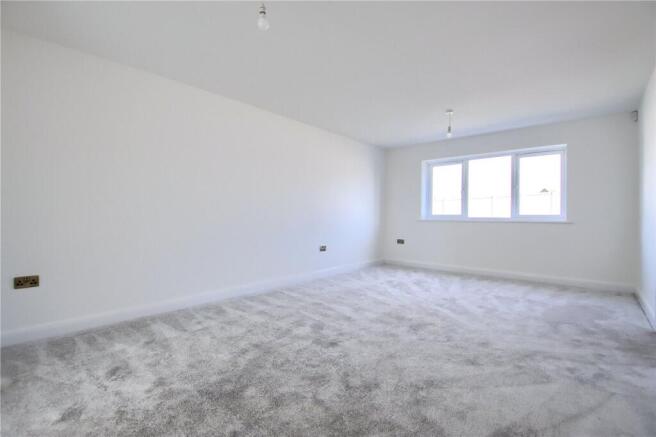 5 bed Detached for sale Image 12
