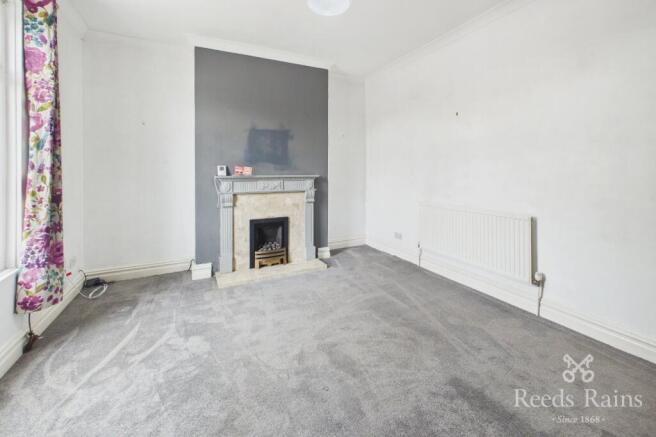 2 bed Terraced to rent Image 2