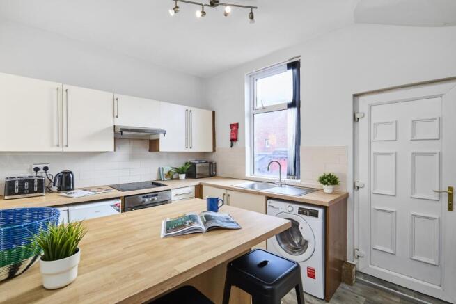 1 bed House Share to rent Image 4