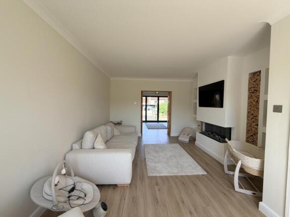 4 bed Semi-Detached for sale Image 5