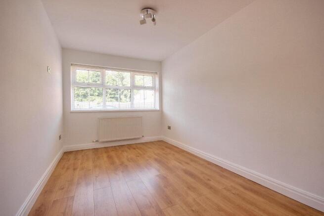 3 bed House to rent Image 6