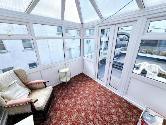 3 bed Flat for sale Image 7